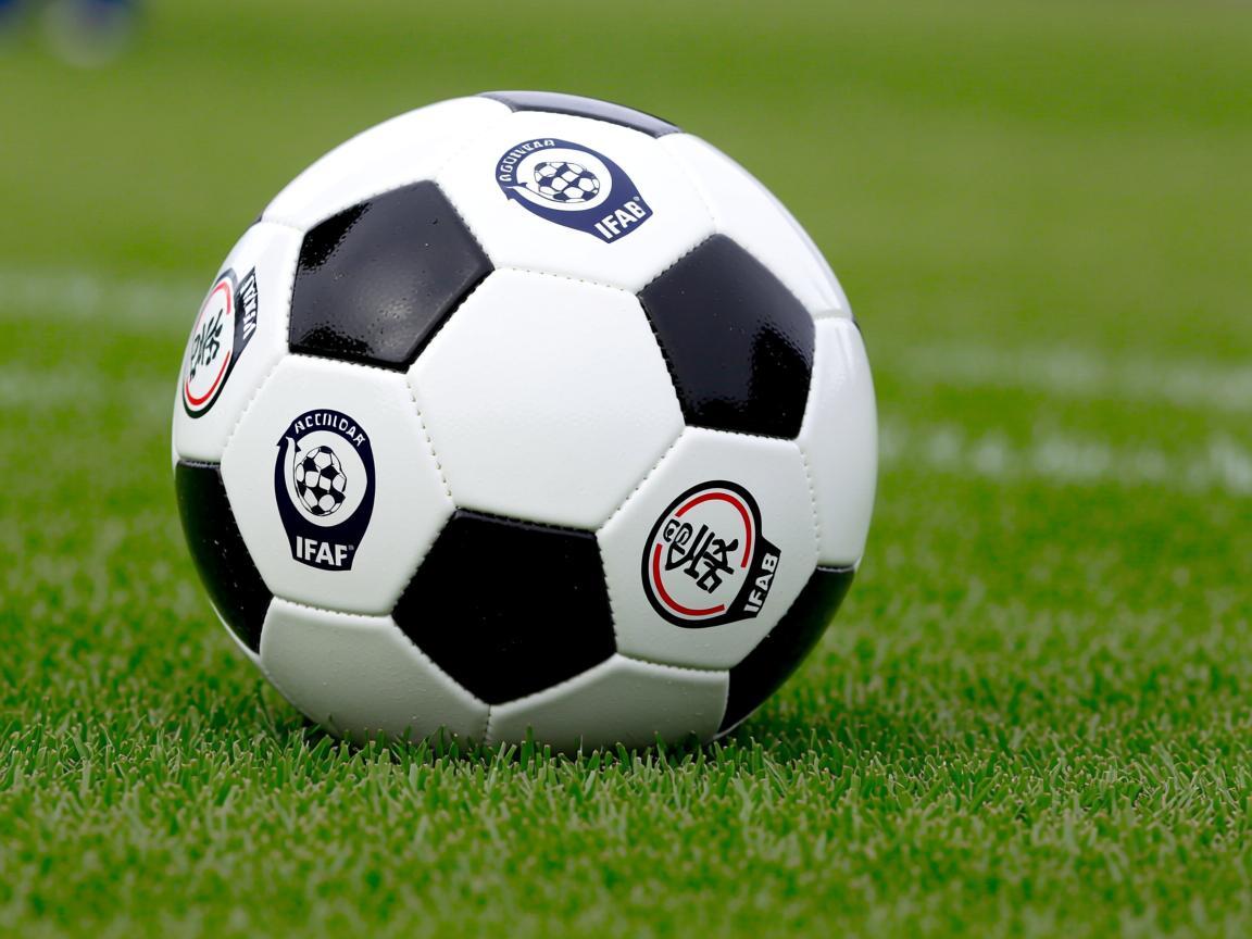 爱游戏app推荐-五大联赛是否提升中场球员无球区域跑动数据分析比重,五大联赛不失球记录 第3张